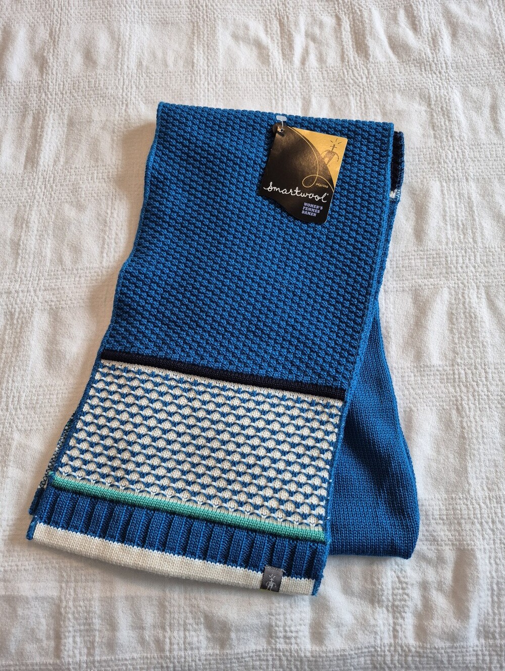 Smartwool merino wool women's knit scarf with a textured honeycomb pattern NWT